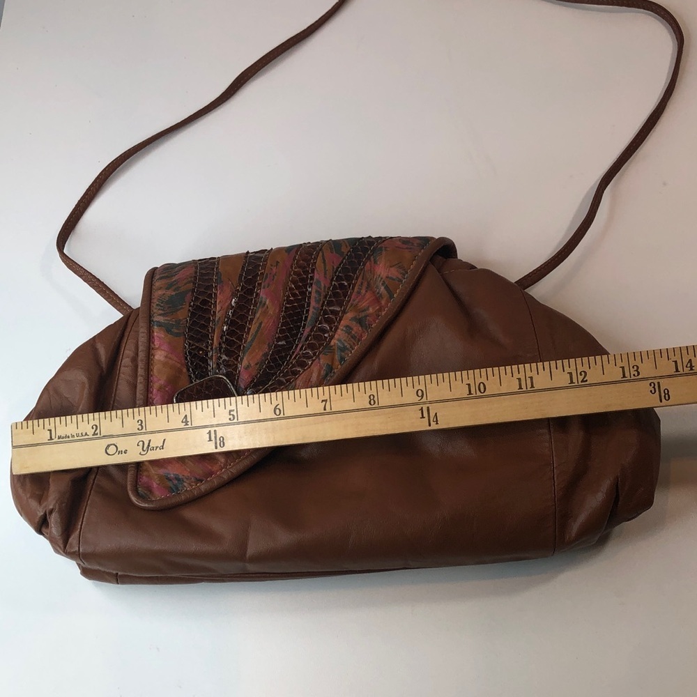 Vintage Chic Brown Shoulder Bag with Artistic Flap - Picture 8 of 13